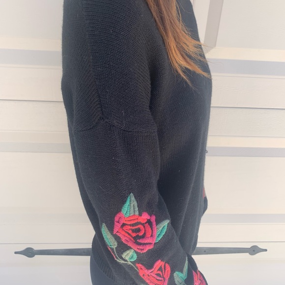 Rose sweater - Picture 2 of 3